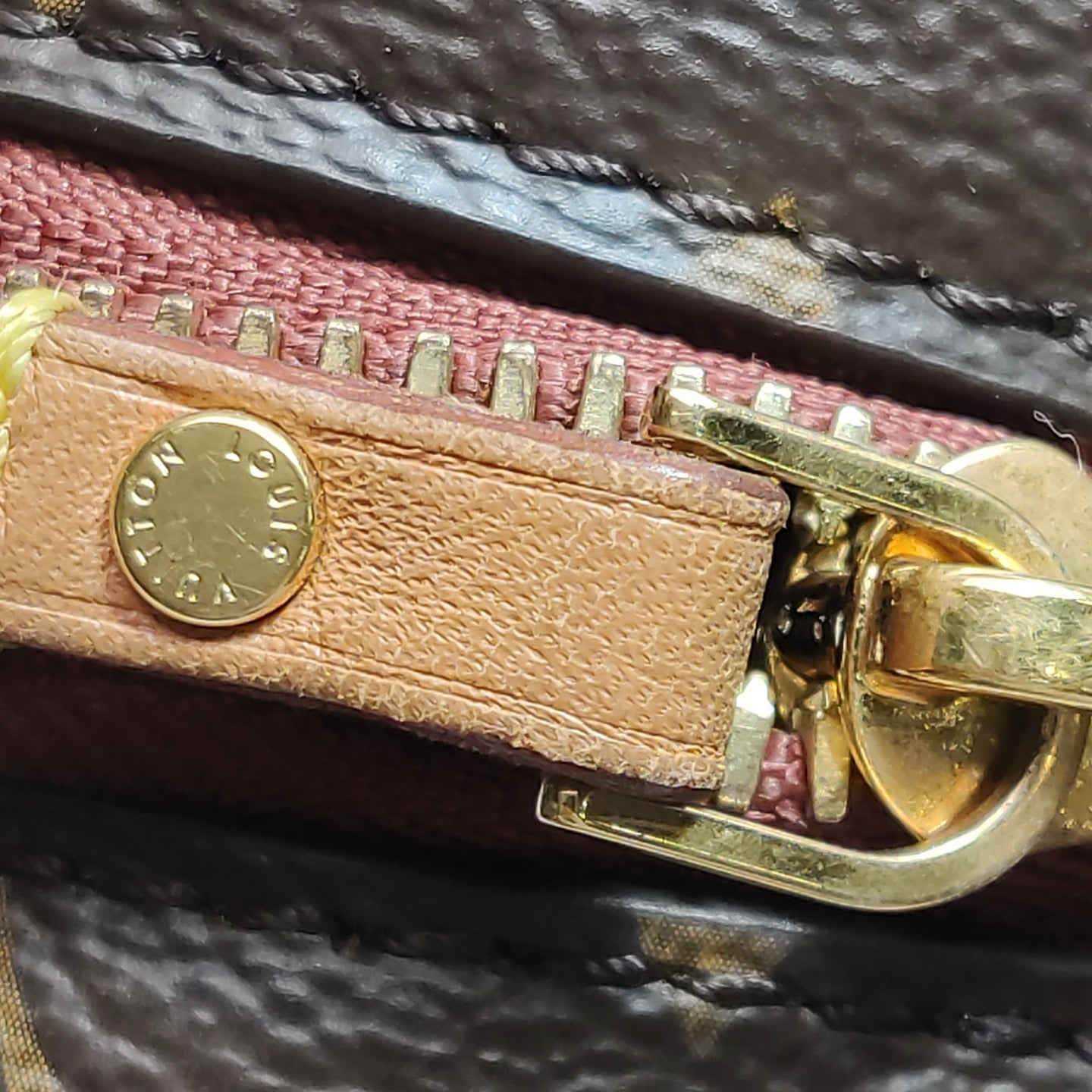Louis Vuitton Boîte Chapeau Souple Crossbody M45578