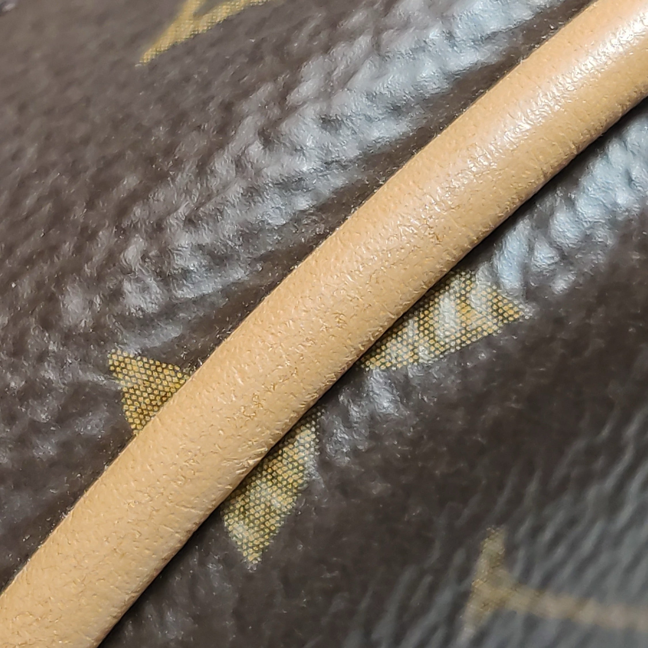 Louis Vuitton Boîte Chapeau Souple Crossbody M45578