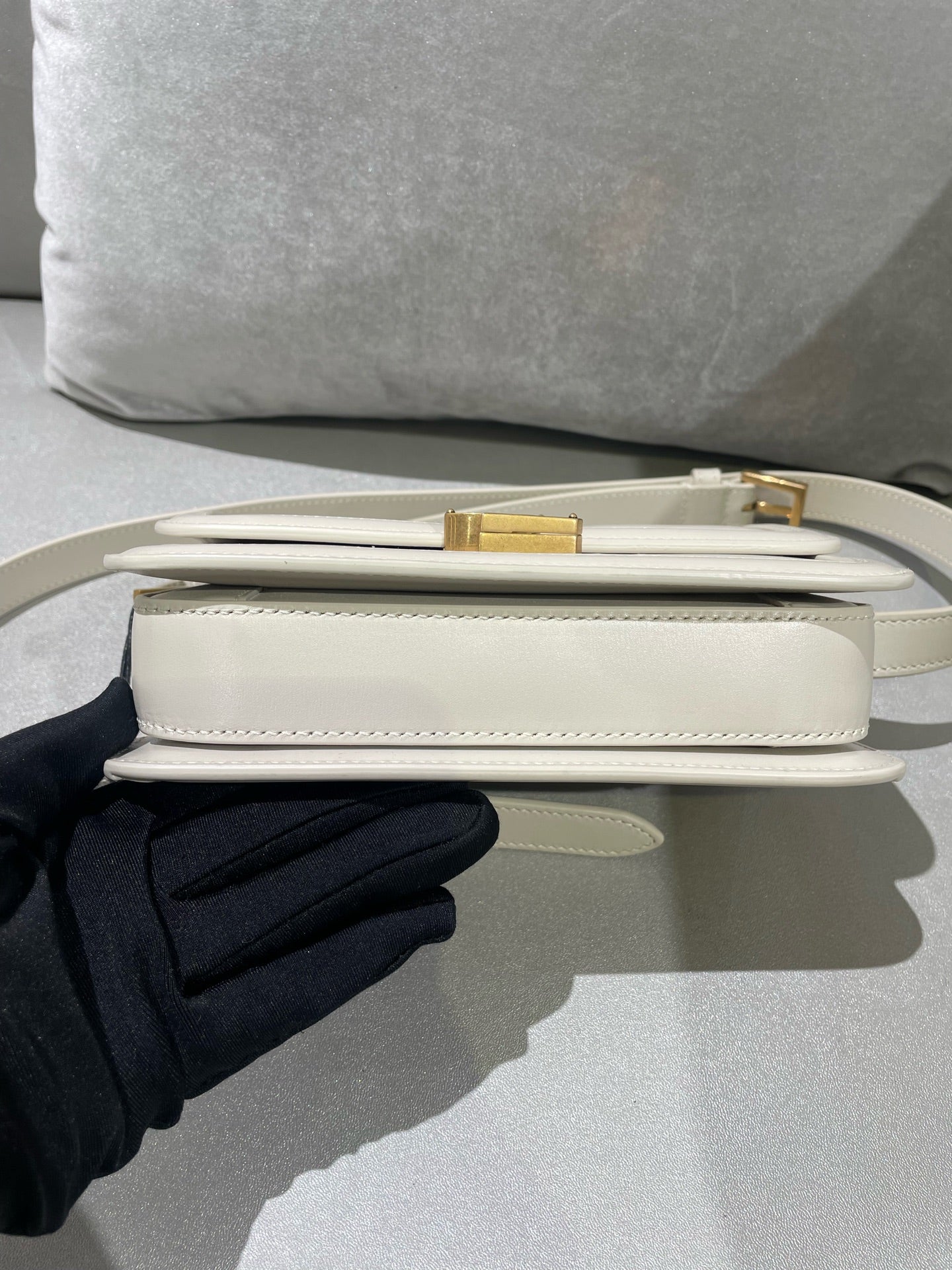 Saint laurent Monogram shoulder bag White Crossbody 6343060SX0W9207
