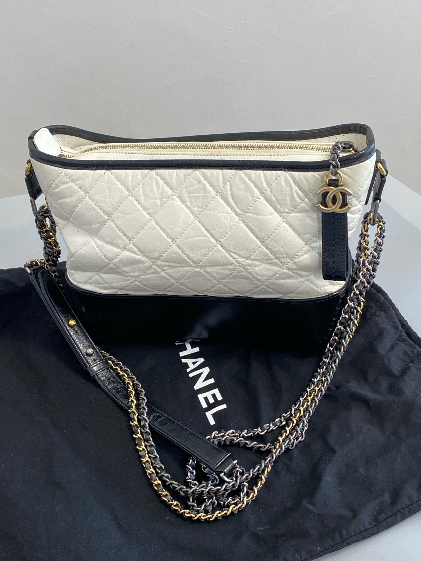 Chanel Medium-sized shoulder crossbody bag White AS1521-Y61477-C0200