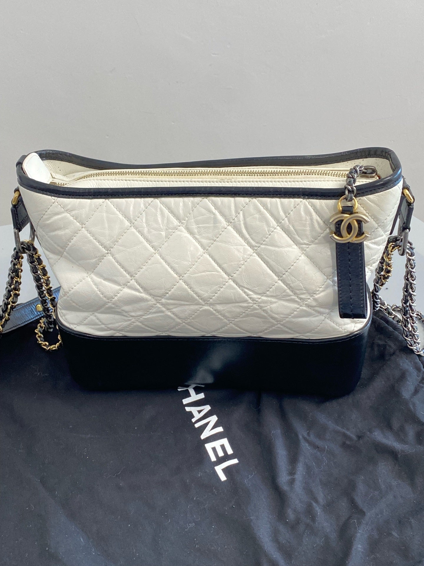 Chanel Medium-sized shoulder crossbody bag White AS1521-Y61477-C0200