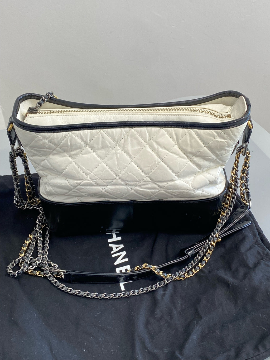 Chanel Medium-sized shoulder crossbody bag White AS1521-Y61477-C0200