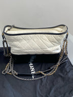 Chanel Medium-sized shoulder crossbody bag White AS1521-Y61477-C0200