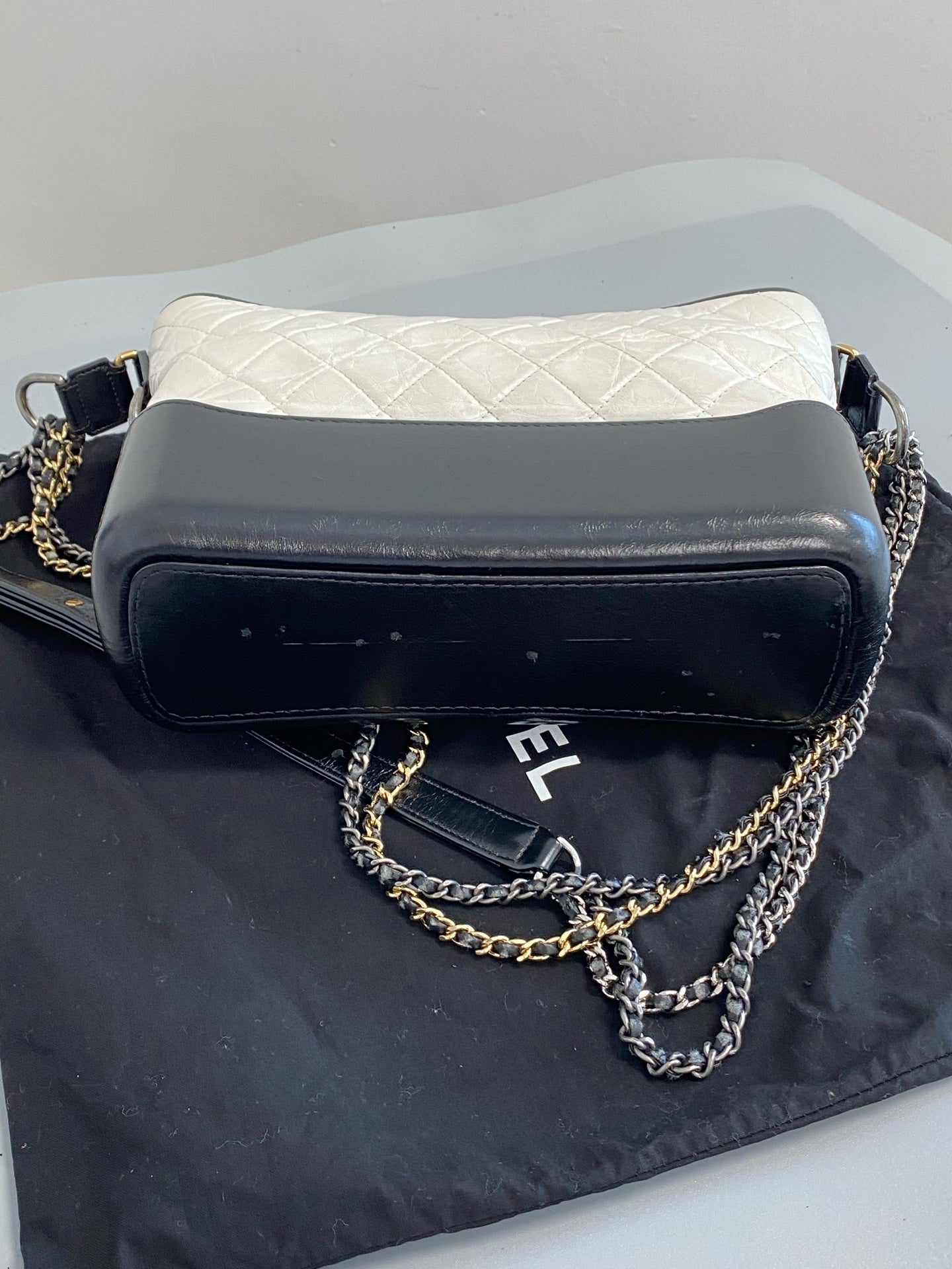 Chanel Medium-sized shoulder crossbody bag White AS1521-Y61477-C0200