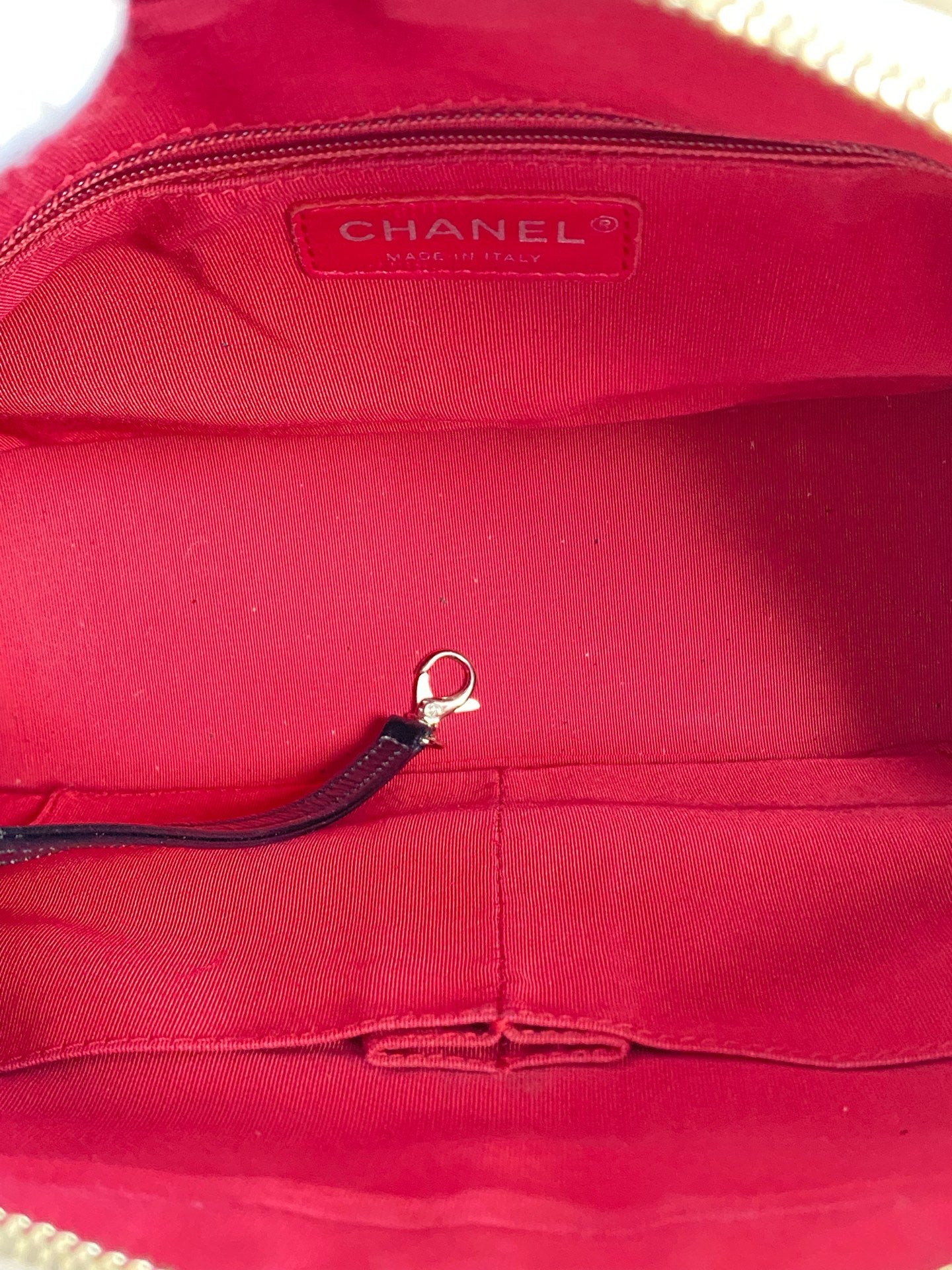Chanel Medium-sized shoulder crossbody bag White AS1521-Y61477-C0200