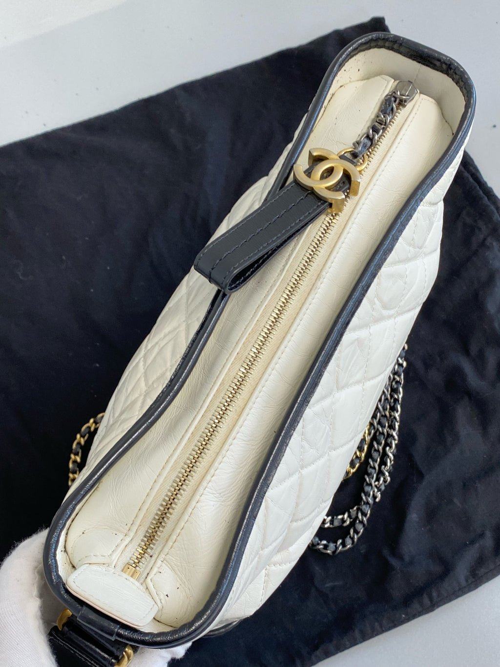 Chanel Medium-sized shoulder crossbody bag White AS1521-Y61477-C0200
