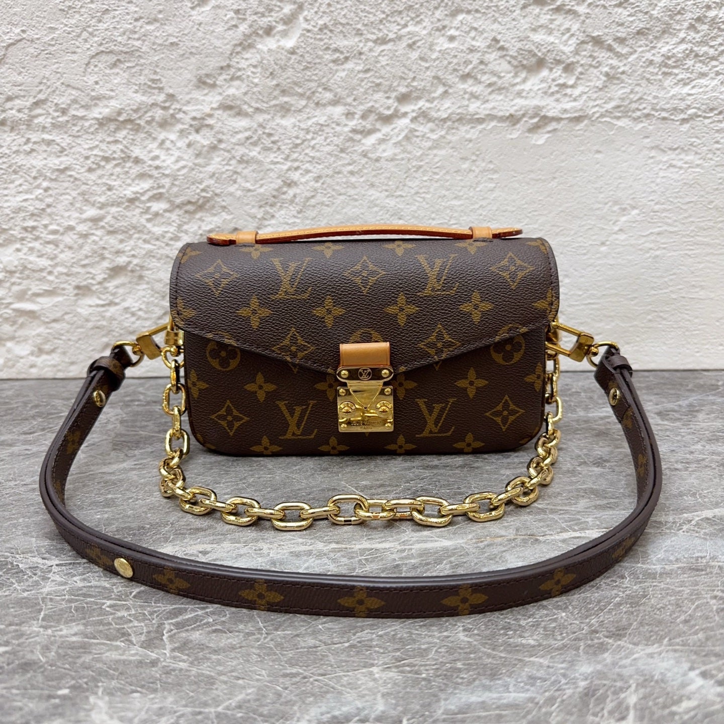 Louis Vuitton Messenger Bag