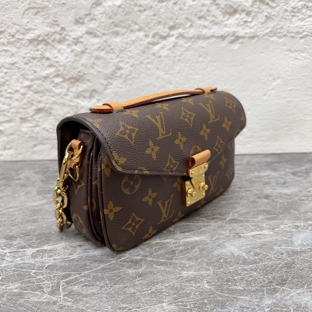 Louis Vuitton Messenger Bag