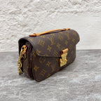 Louis Vuitton Messenger Bag