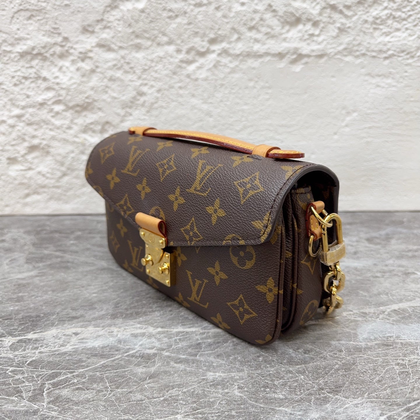 Louis Vuitton Messenger Bag