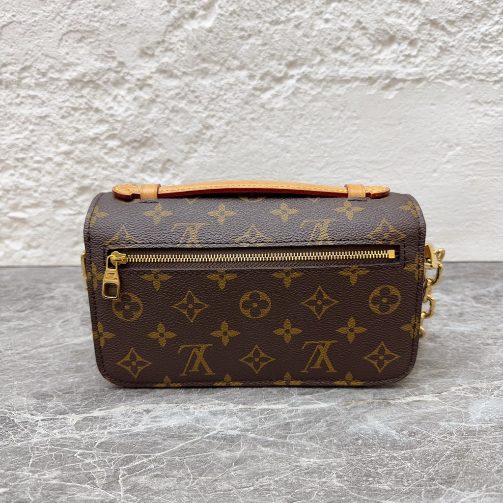Louis Vuitton Messenger Bag