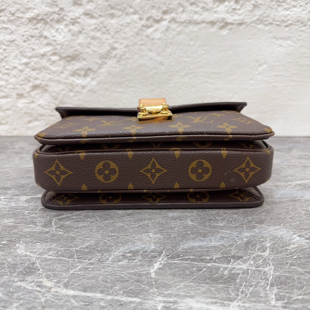 Louis Vuitton Messenger Bag