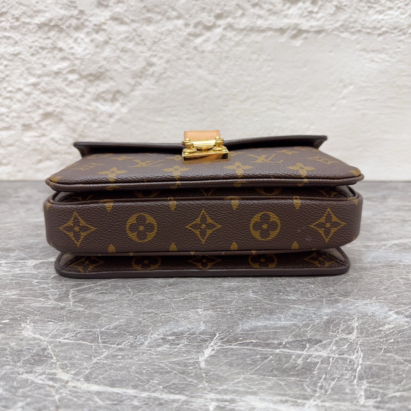 Louis Vuitton Messenger Bag