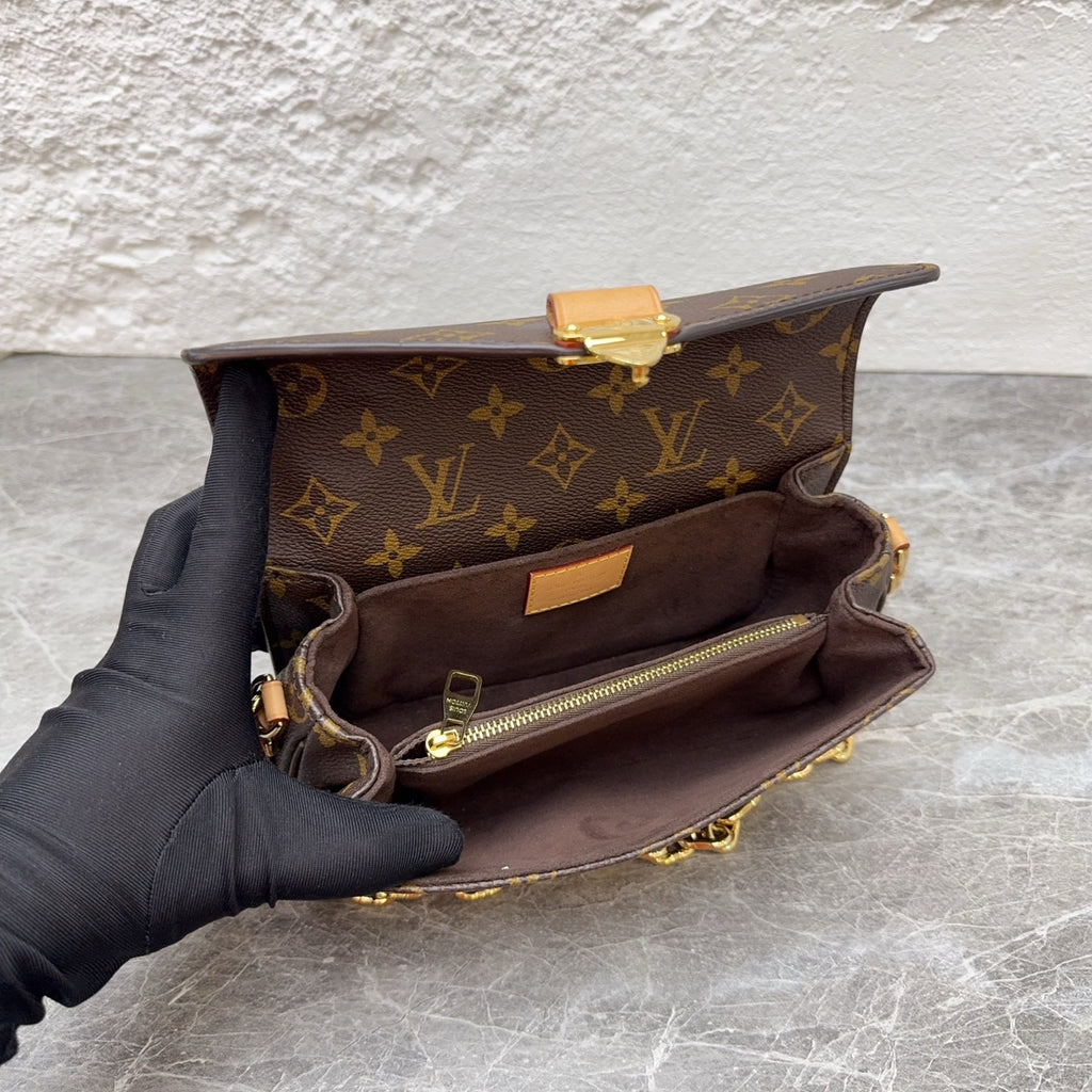 Louis Vuitton Messenger Bag