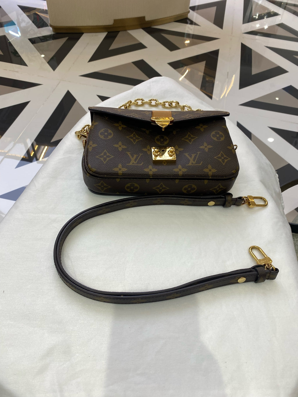 Louis Vuitton Messenger Bag