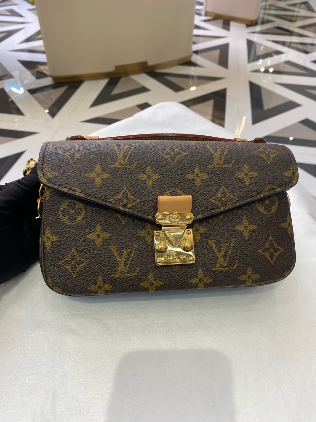Louis Vuitton Messenger Bag