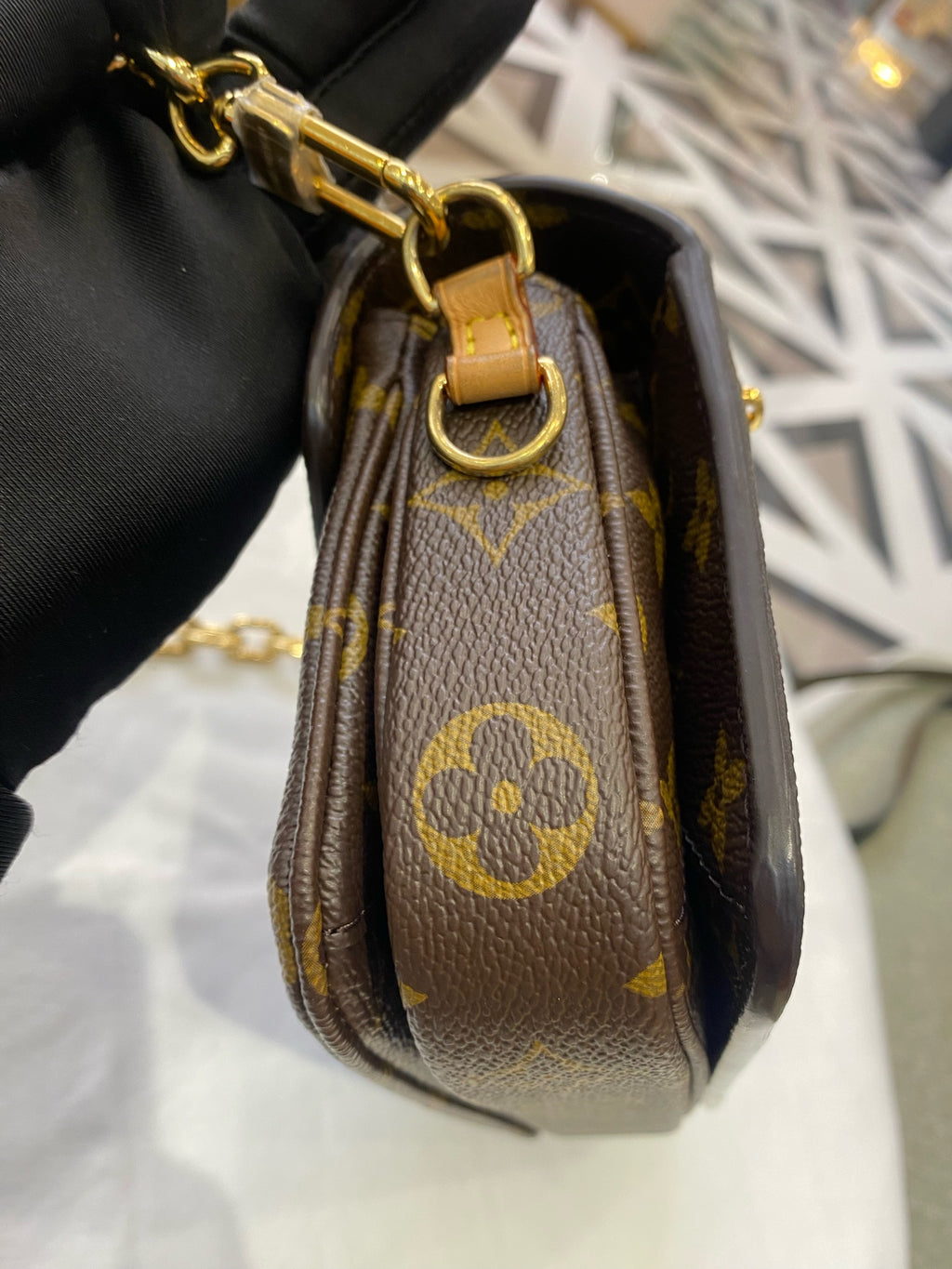 Louis Vuitton Messenger Bag