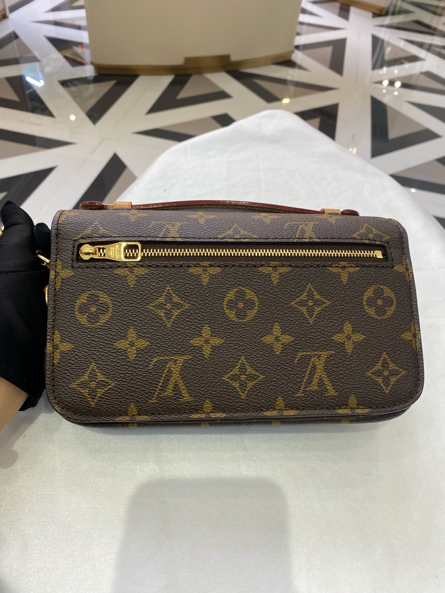 Louis Vuitton Messenger Bag