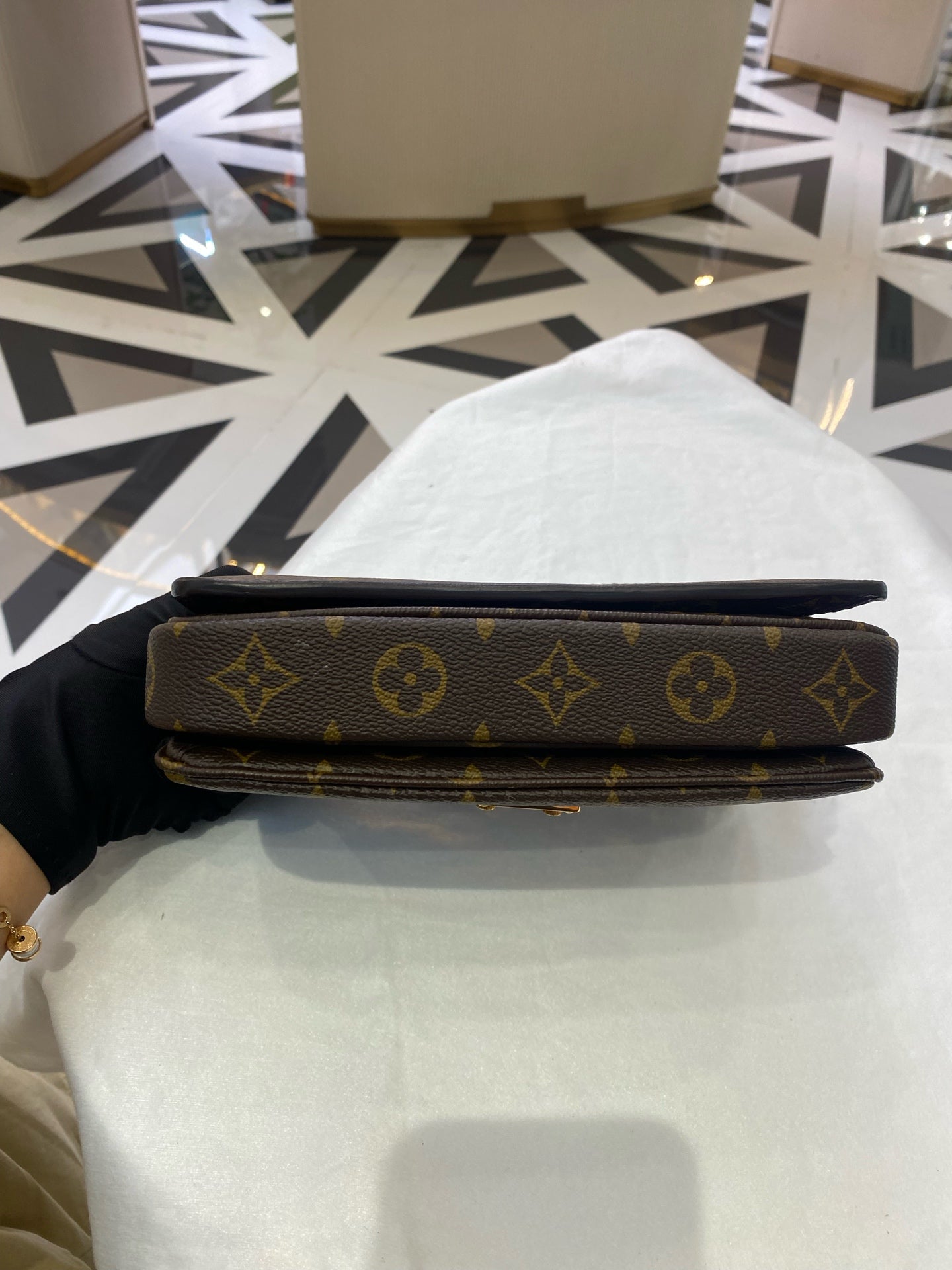 Louis Vuitton Messenger Bag