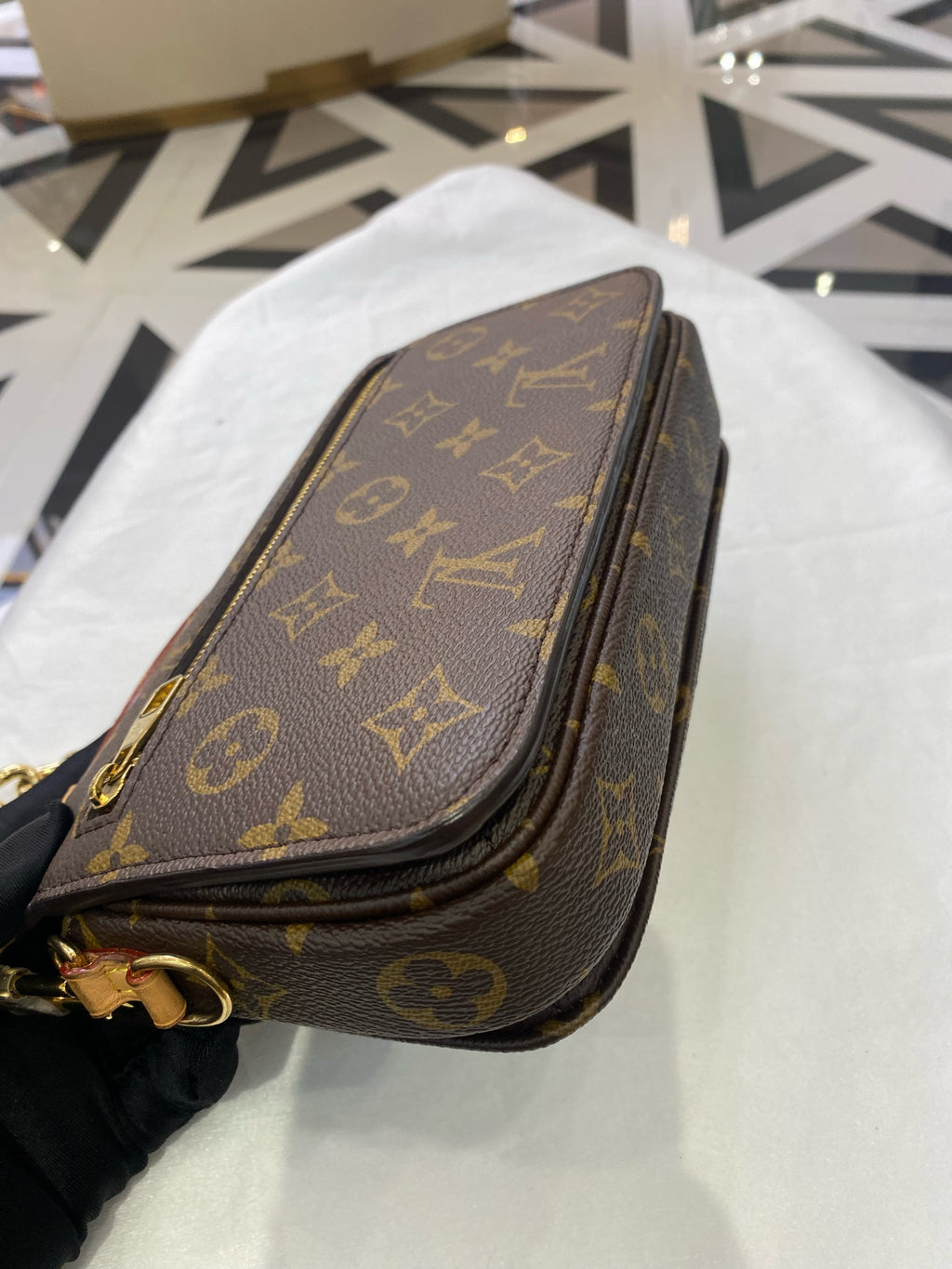 Louis Vuitton Messenger Bag