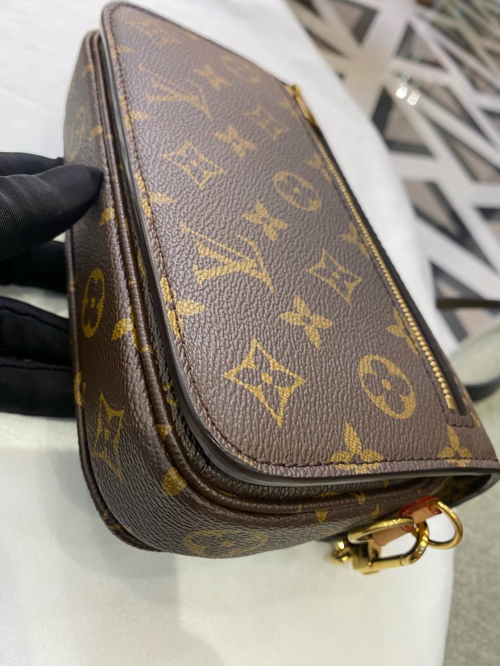 Louis Vuitton Messenger Bag