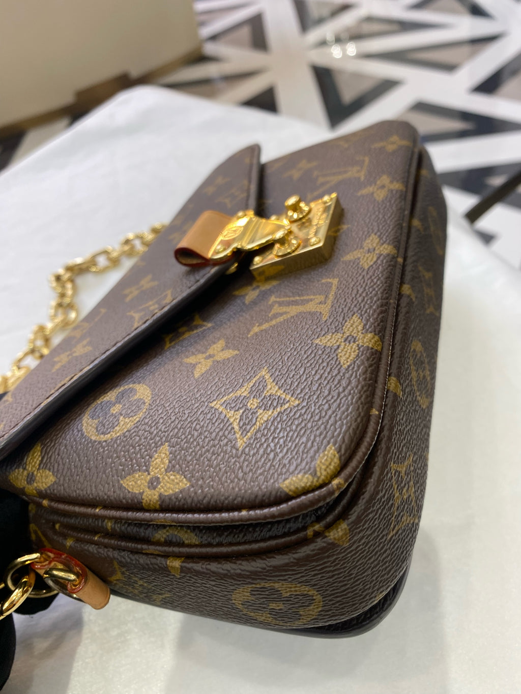 Louis Vuitton Messenger Bag