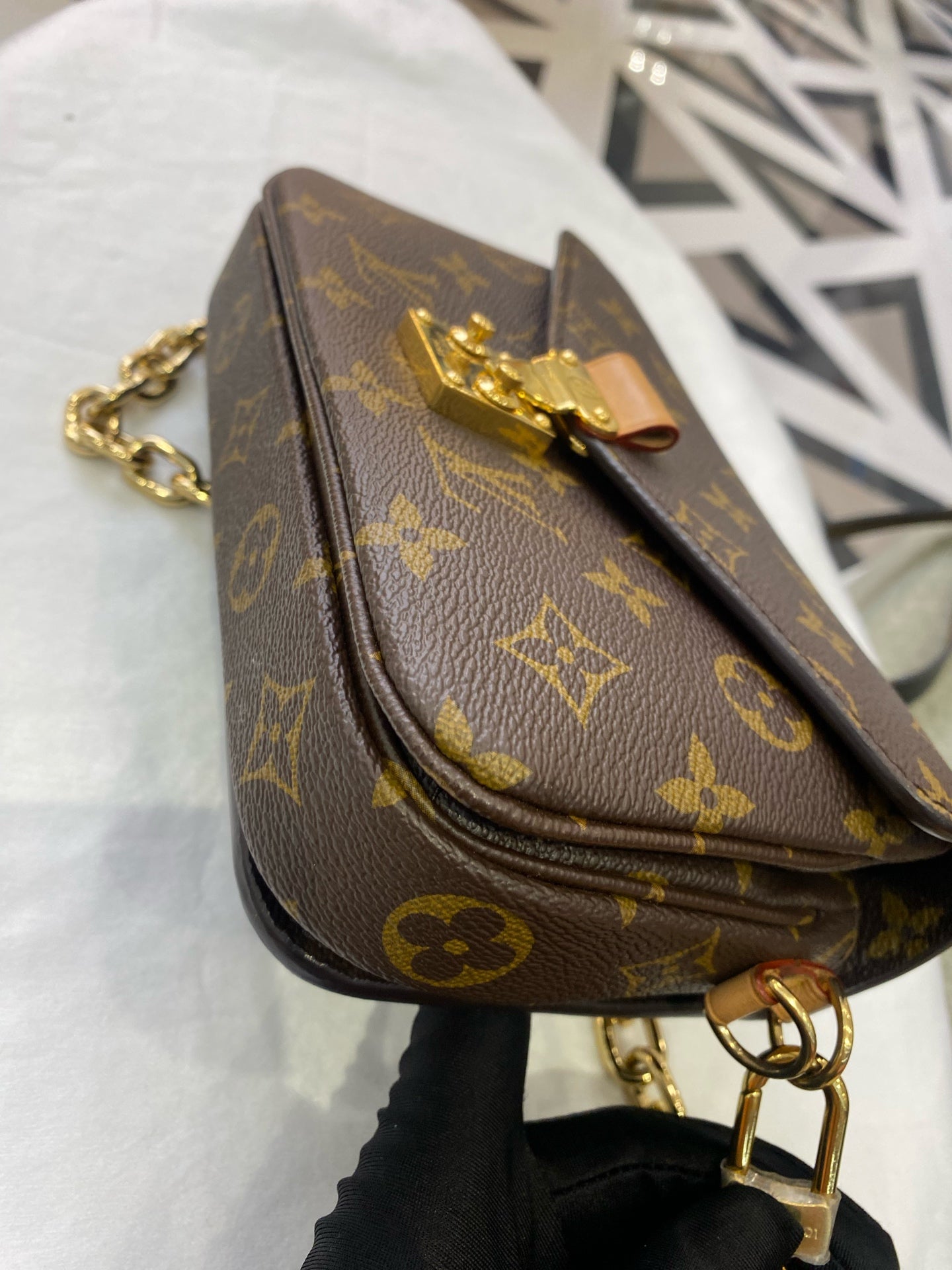 Louis Vuitton Messenger Bag