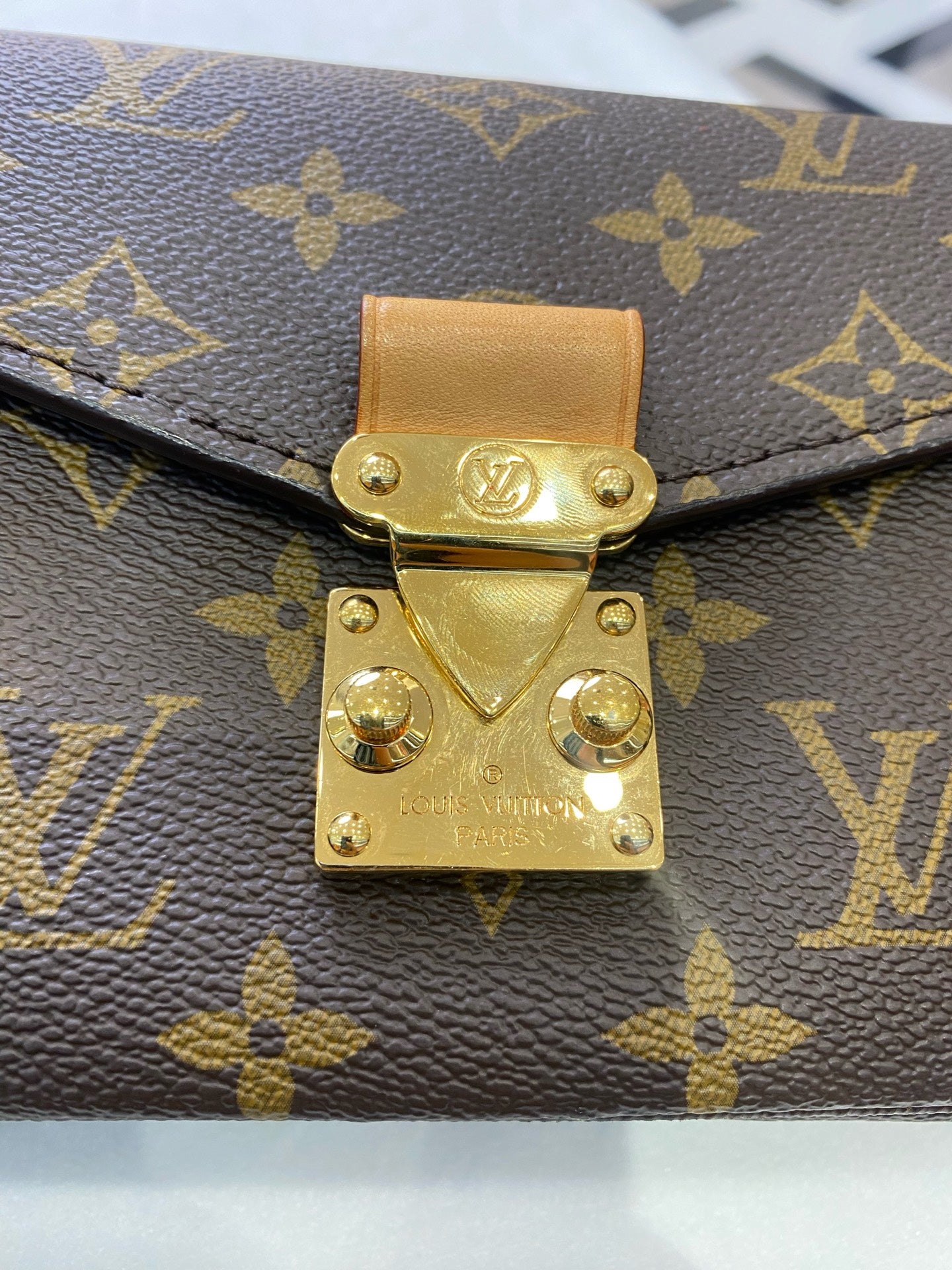 Louis Vuitton Messenger Bag