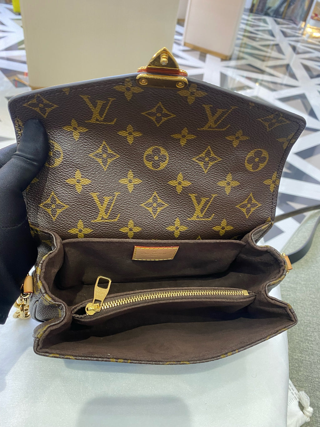 Louis Vuitton Messenger Bag