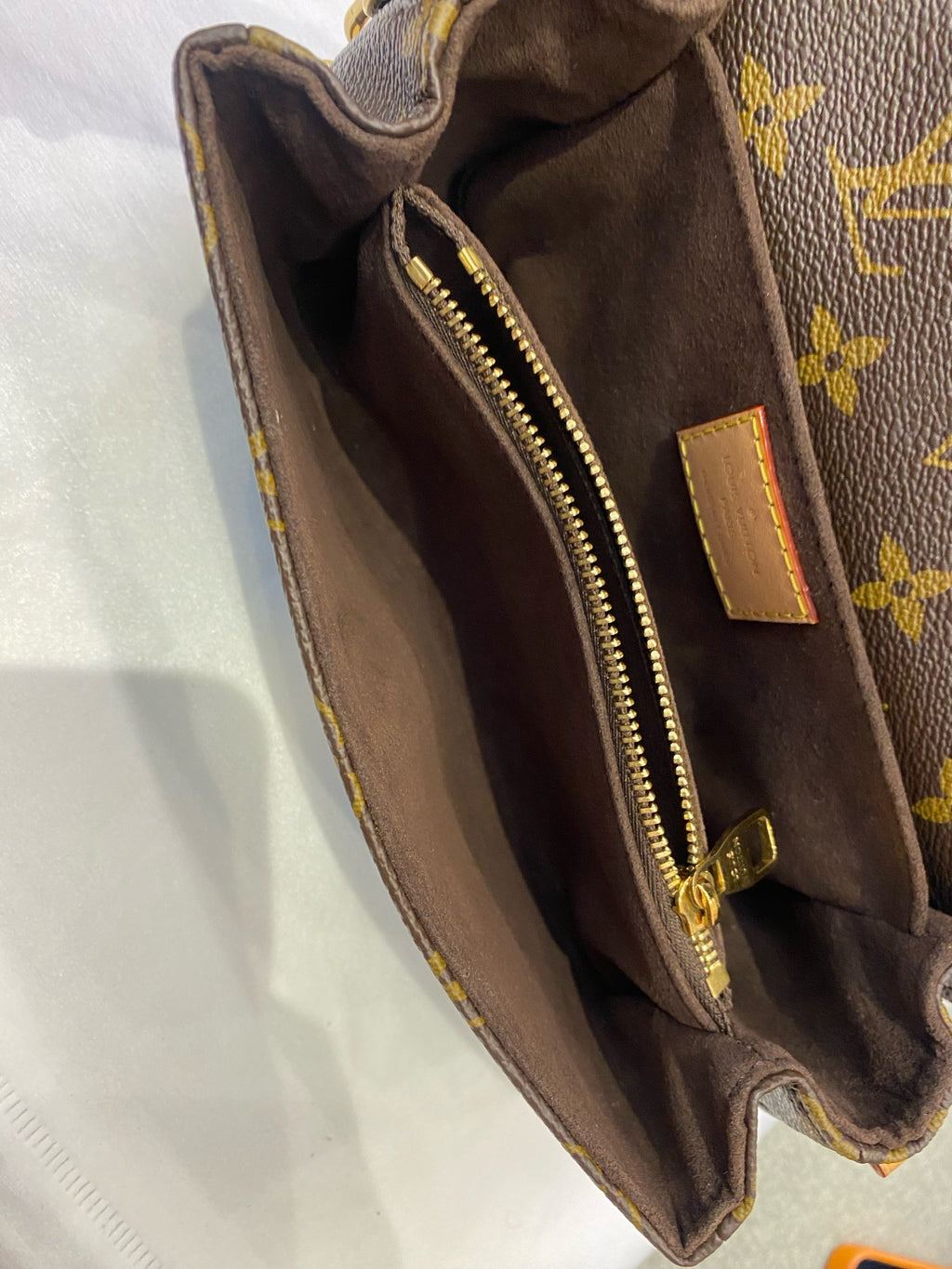 Louis Vuitton Messenger Bag
