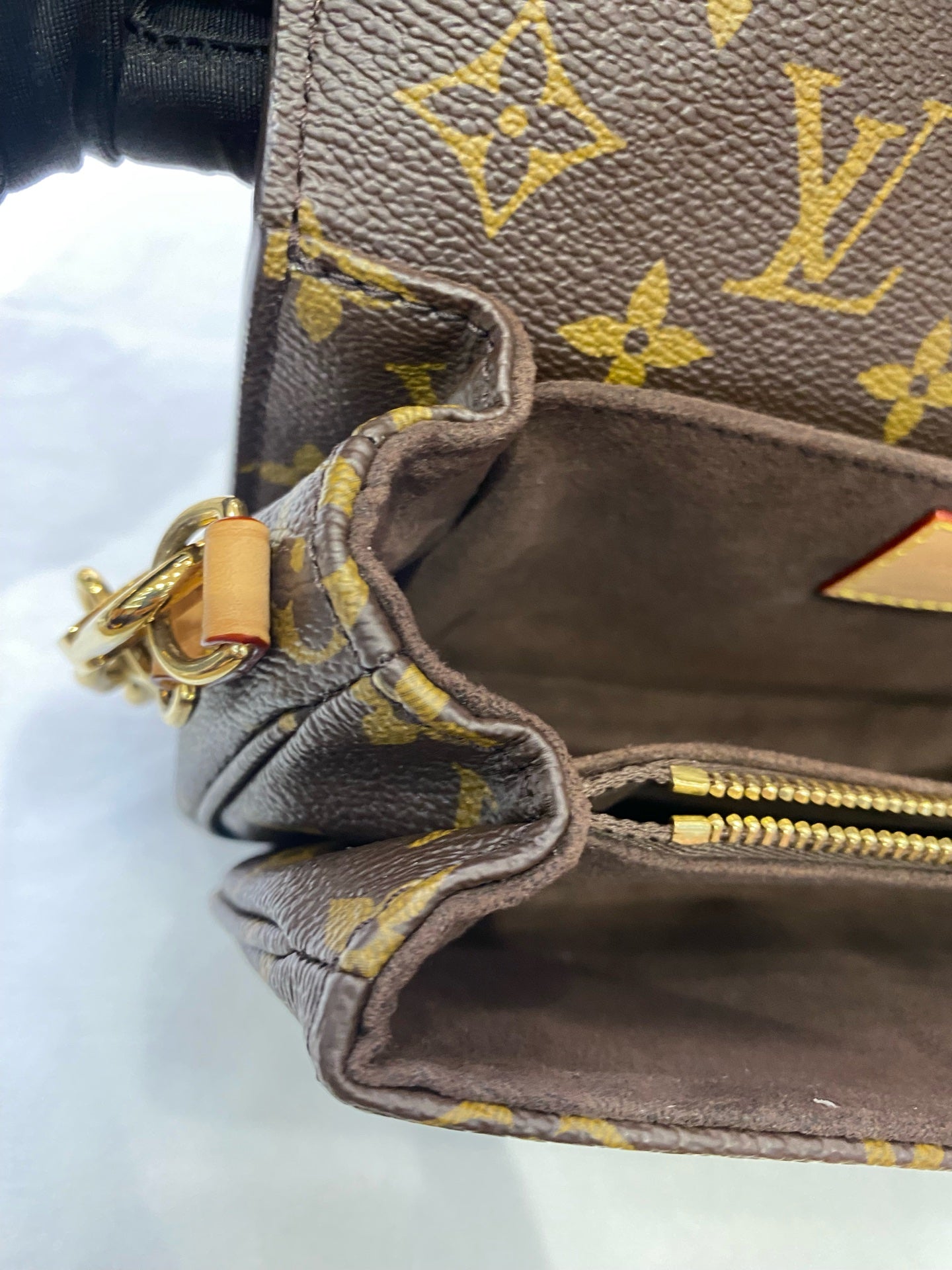 Louis Vuitton Messenger Bag