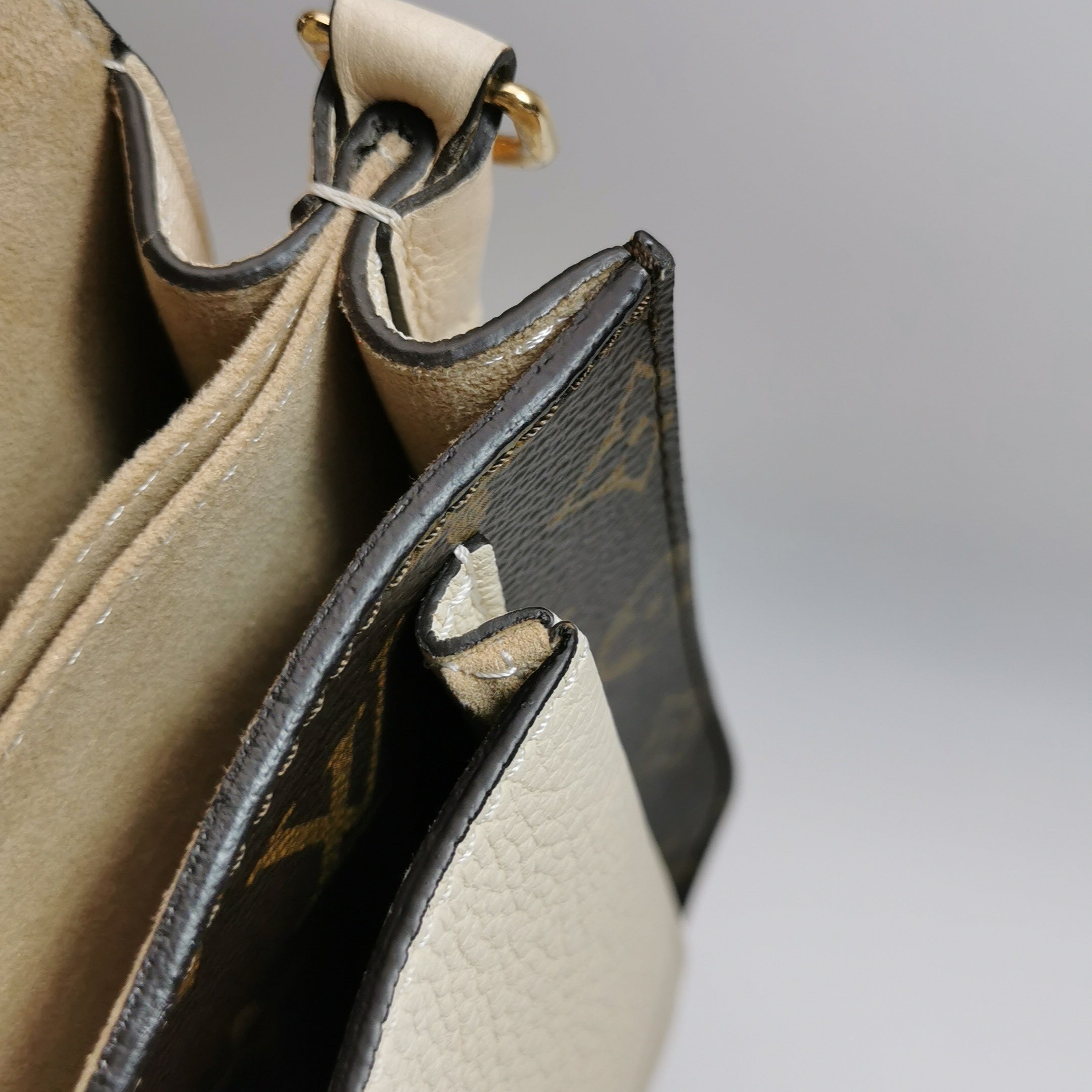 Louis Vuitton Other Crossbody M44353