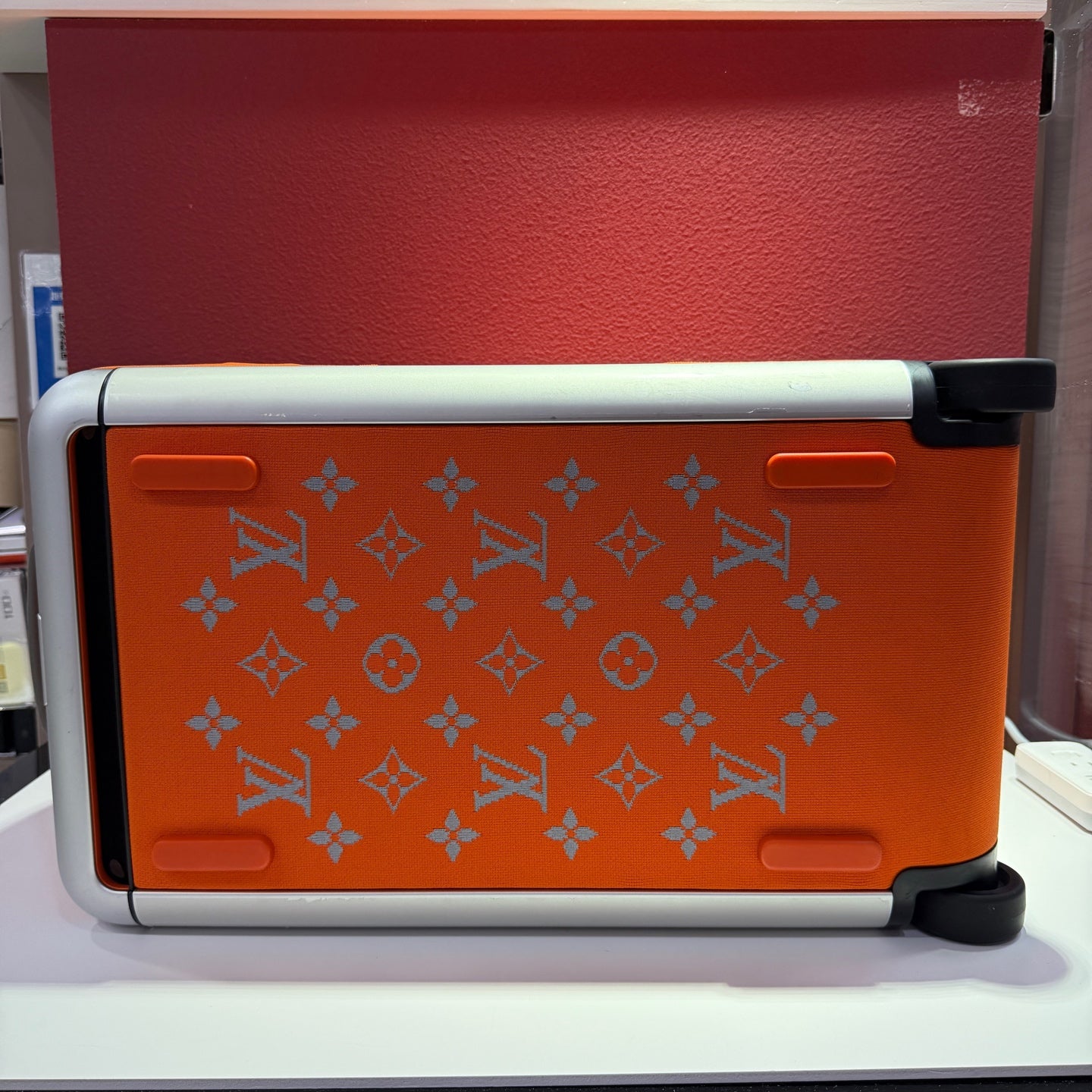 Louis Vuitton Orange 32.0x 55.0x 25.0 cm M20130
