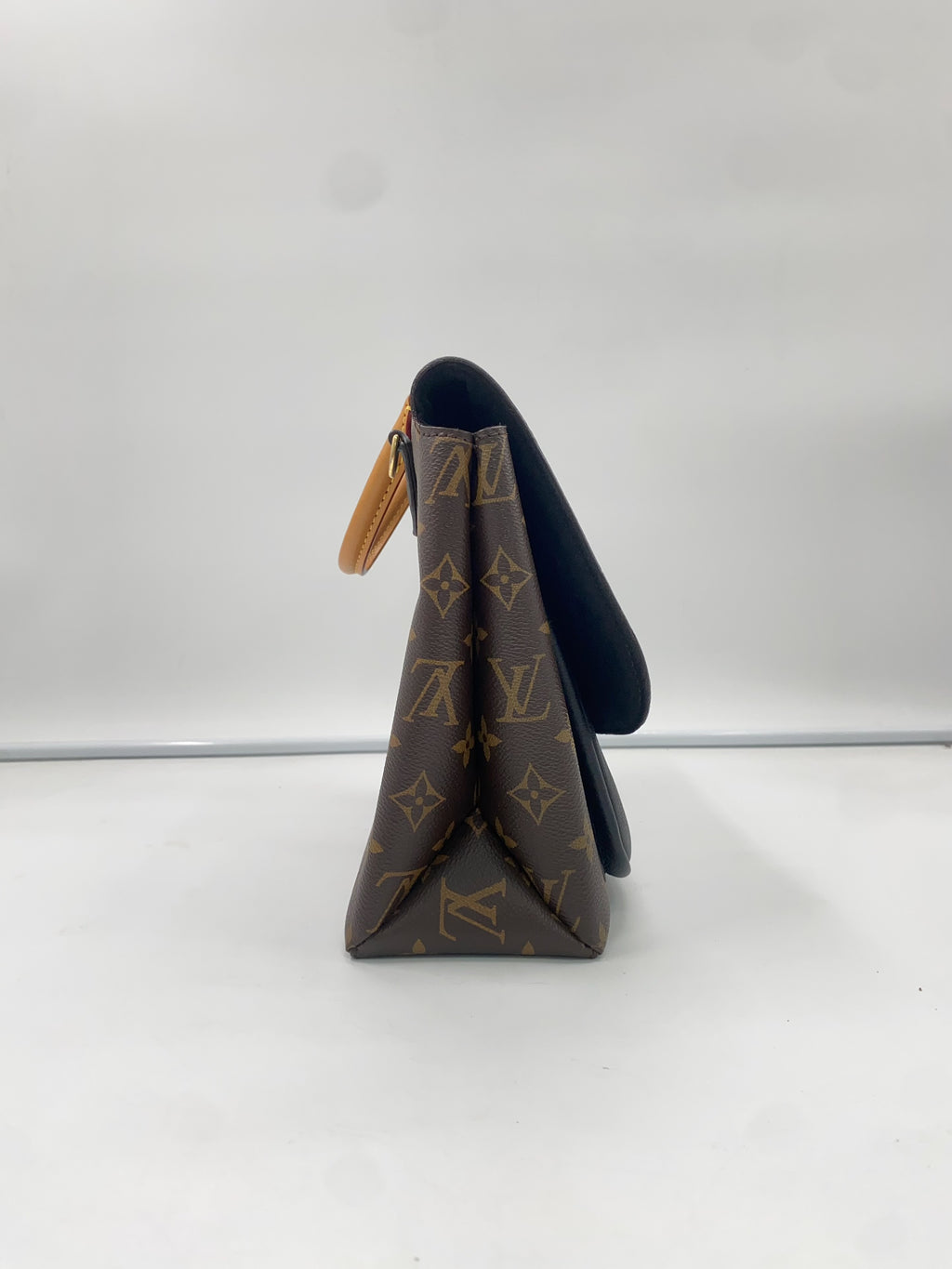 Louis Vuitton Messenger Bag