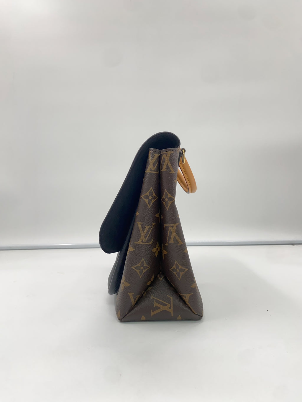 Louis Vuitton Messenger Bag