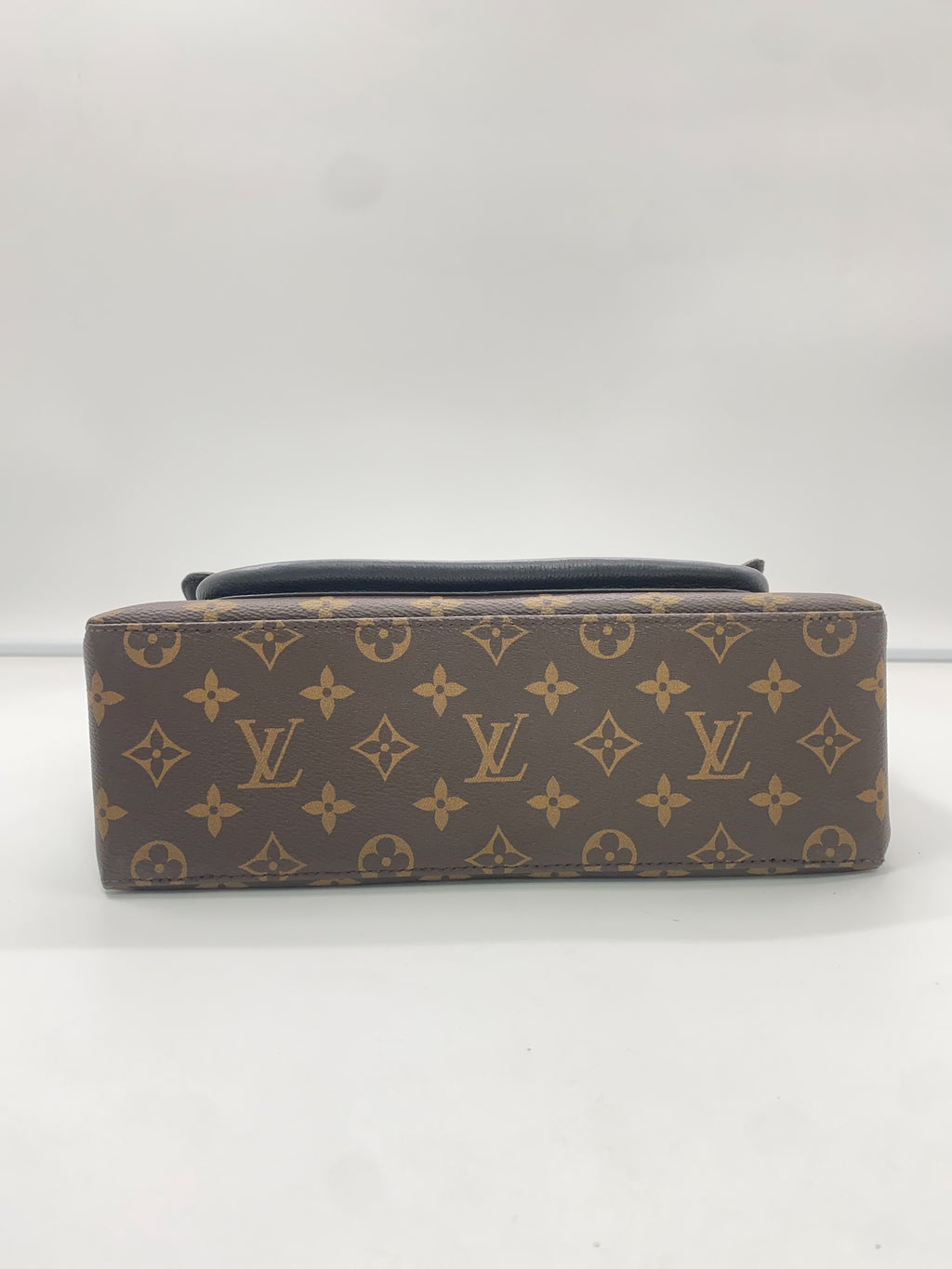 Louis Vuitton Messenger Bag