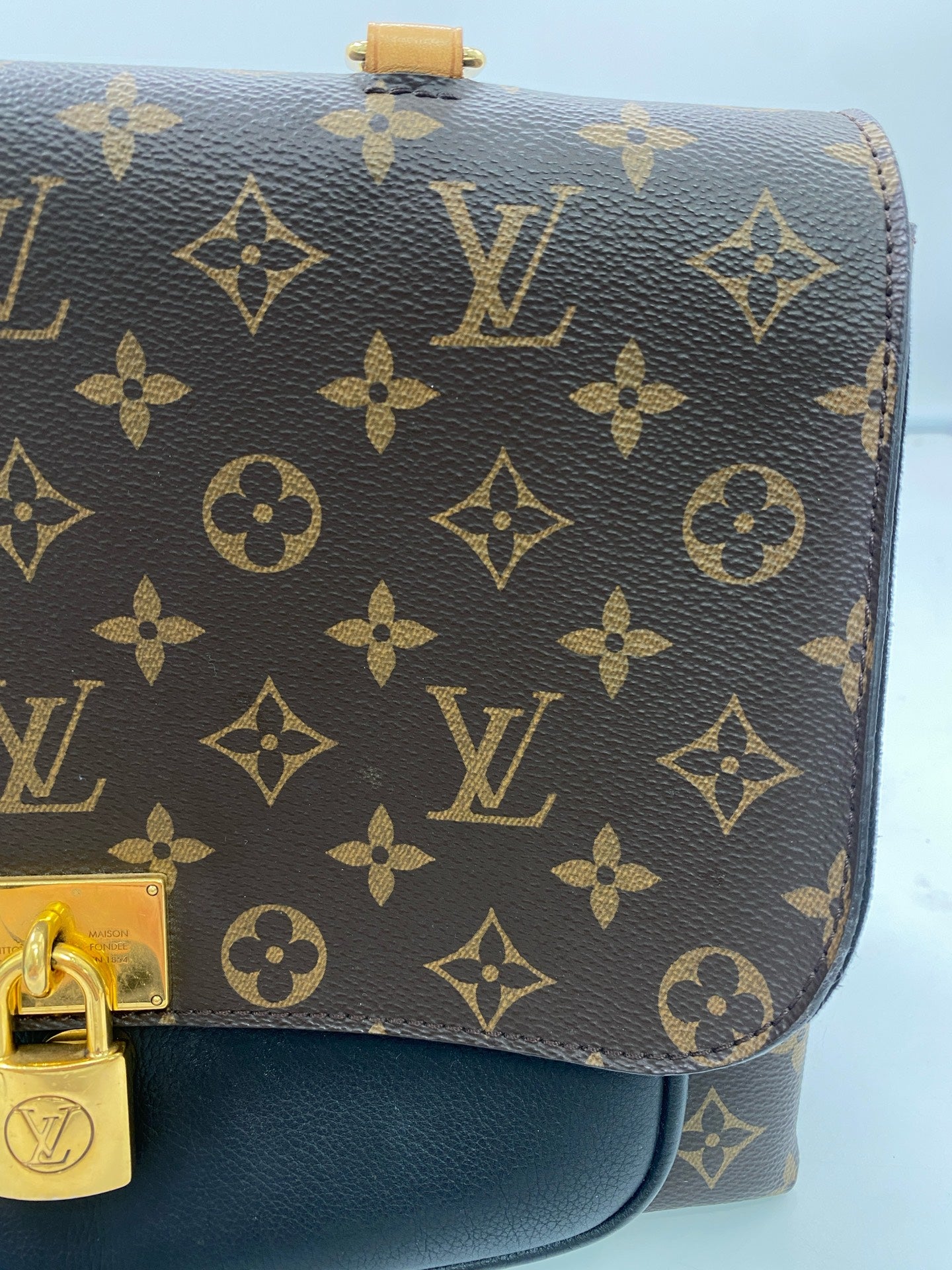 Louis Vuitton Messenger Bag