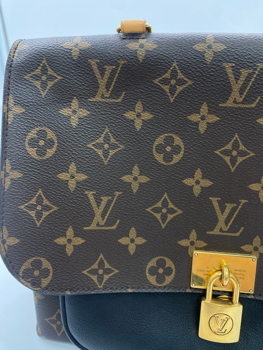 Louis Vuitton Messenger Bag