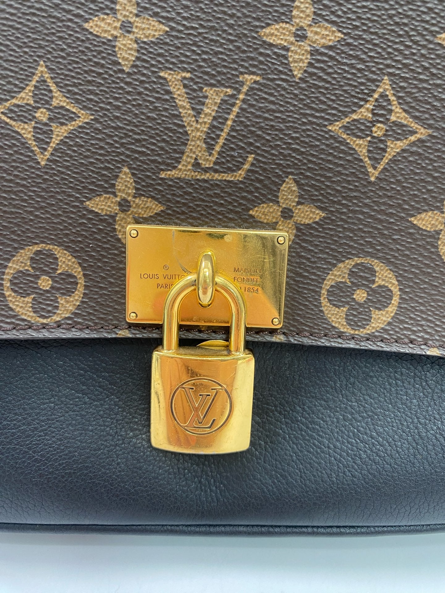 Louis Vuitton Messenger Bag
