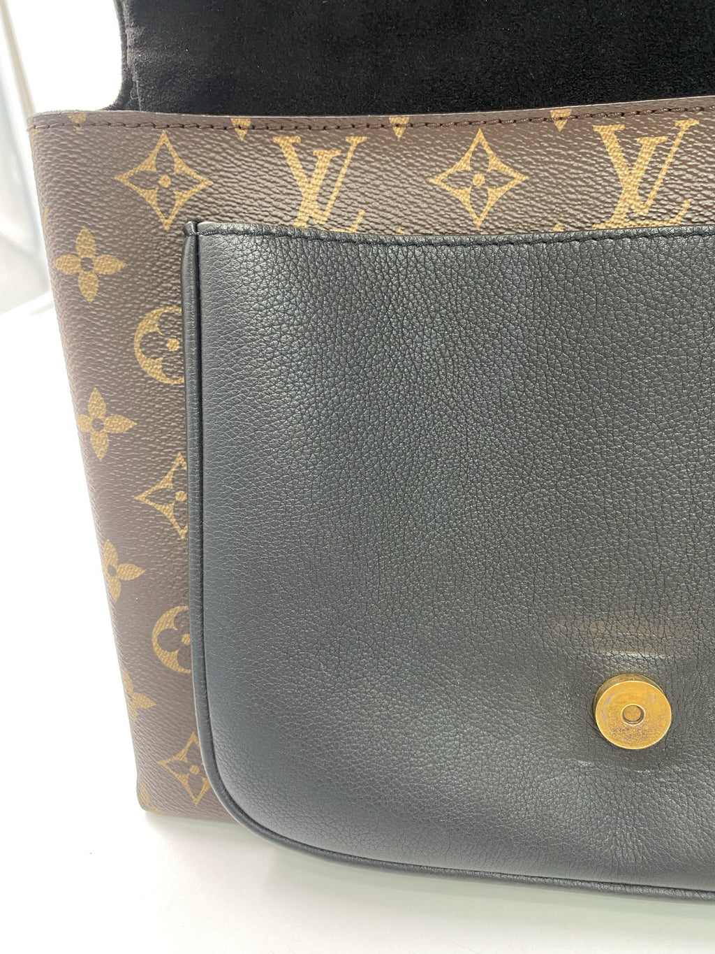 Louis Vuitton Messenger Bag