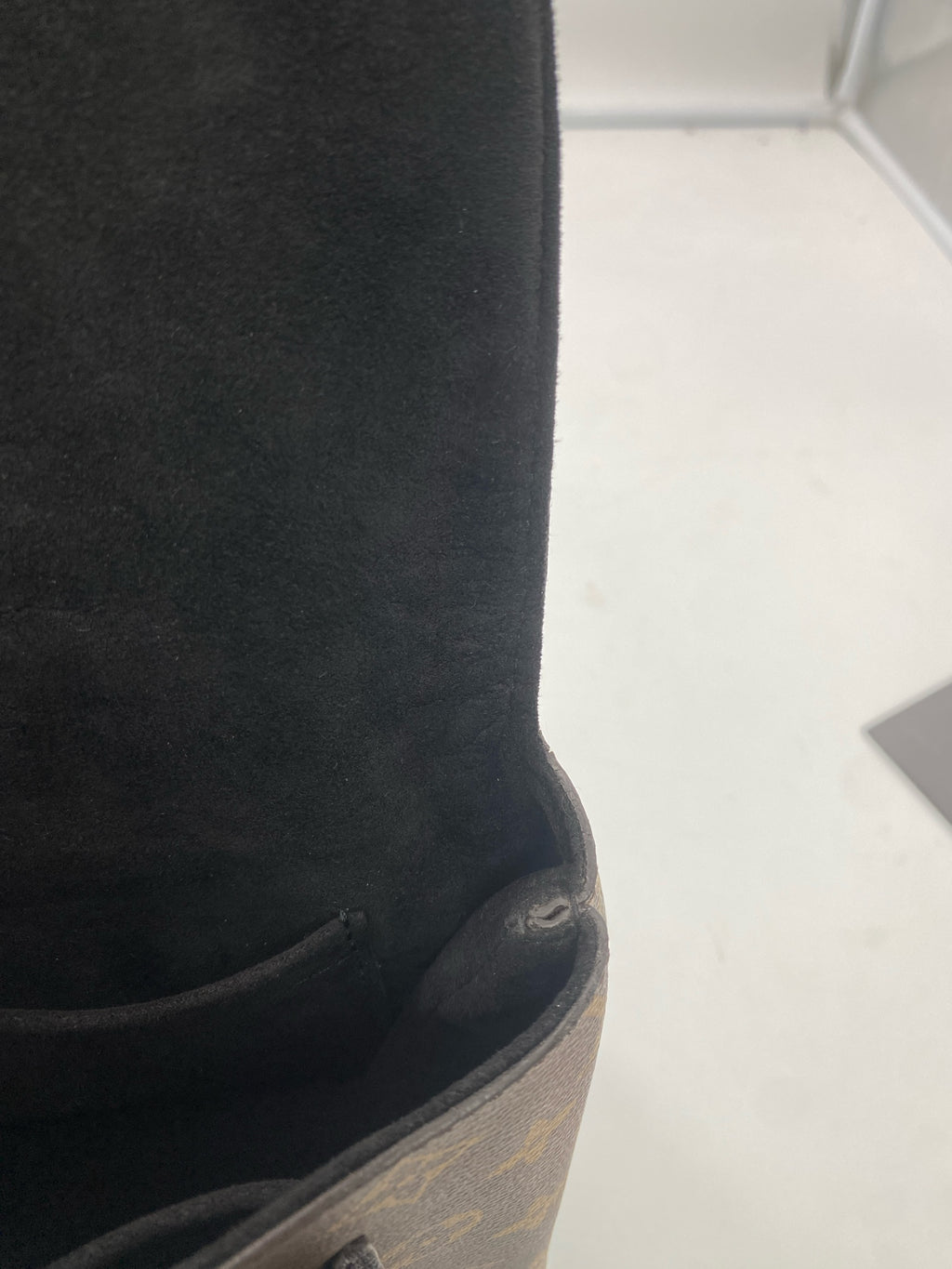 Louis Vuitton Messenger Bag