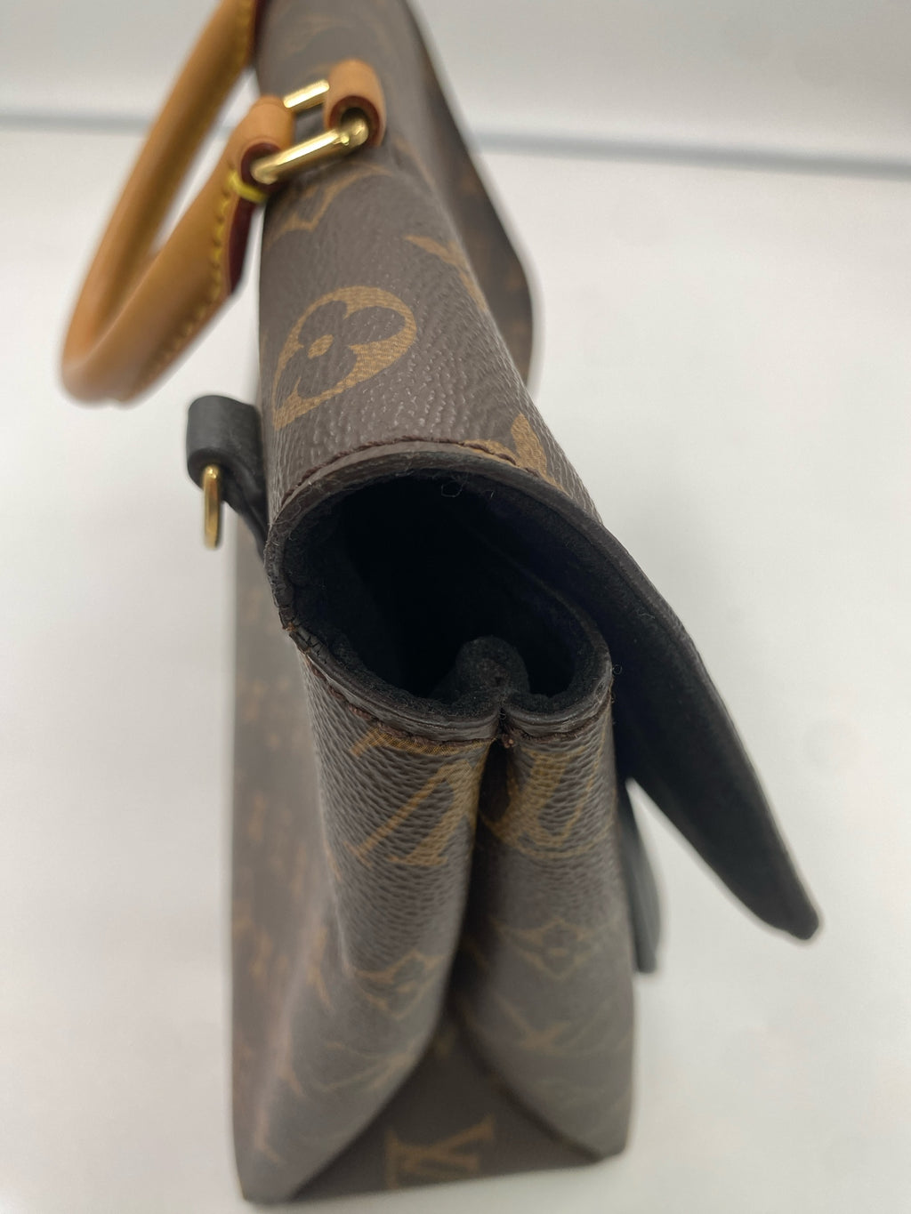 Louis Vuitton Messenger Bag