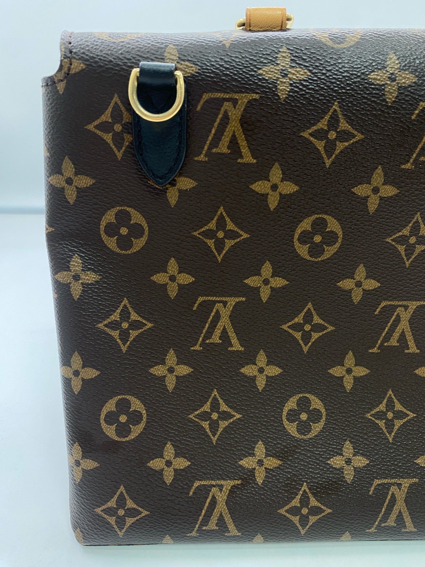 Louis Vuitton Messenger Bag