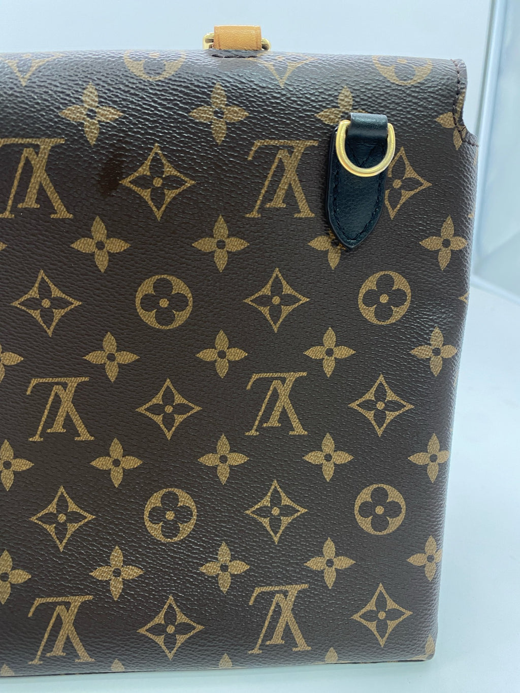 Louis Vuitton Messenger Bag