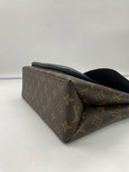 Louis Vuitton Messenger Bag