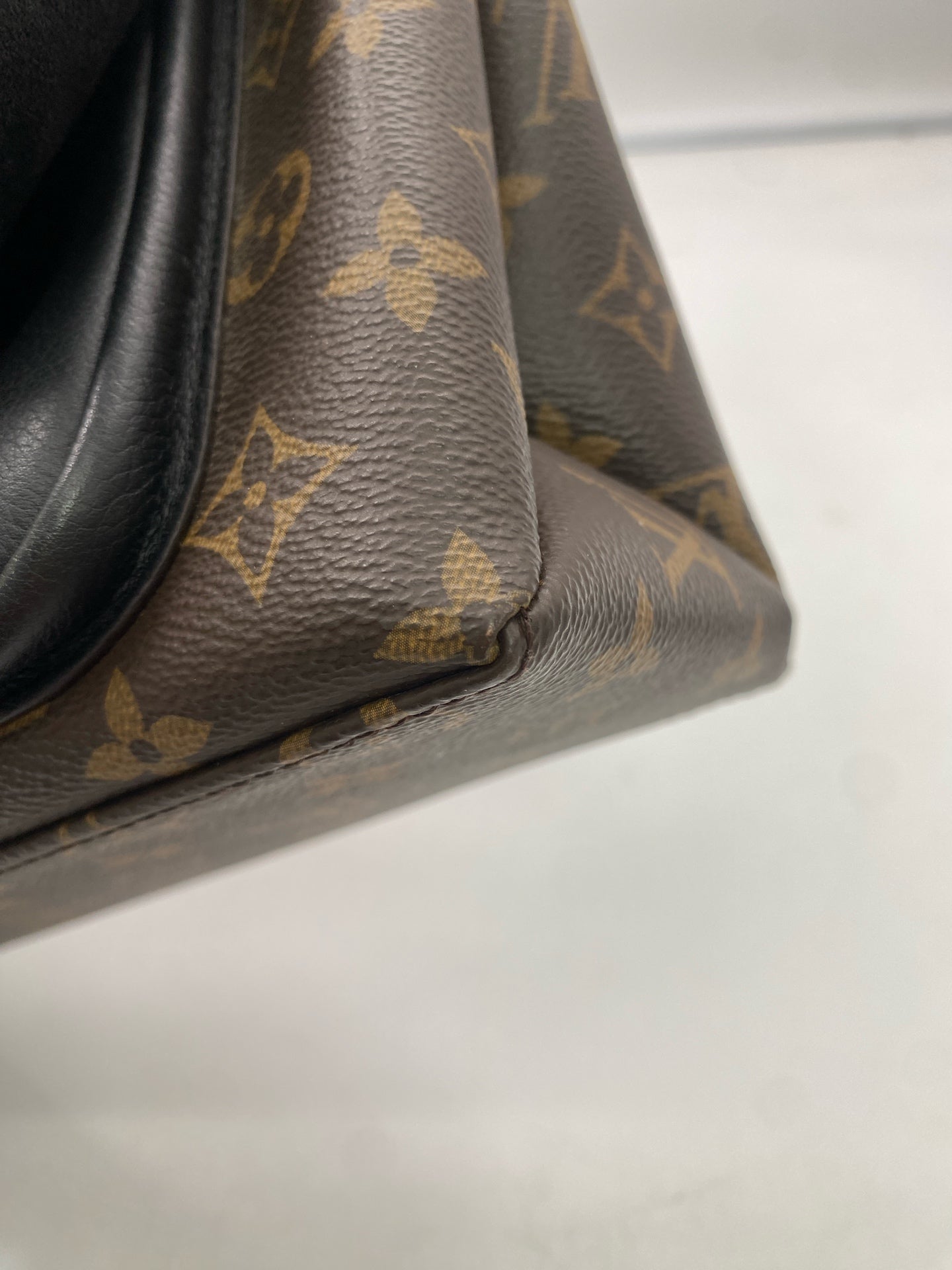 Louis Vuitton Messenger Bag
