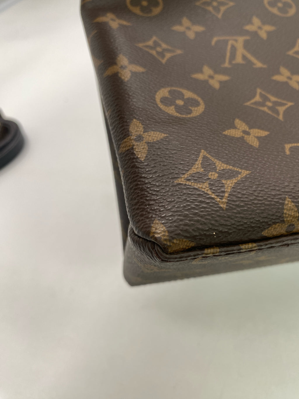 Louis Vuitton Messenger Bag