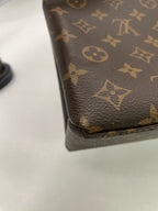 Louis Vuitton Messenger Bag