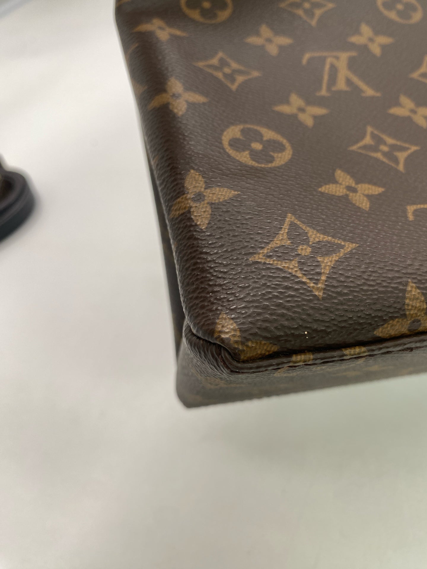 Louis Vuitton Messenger Bag