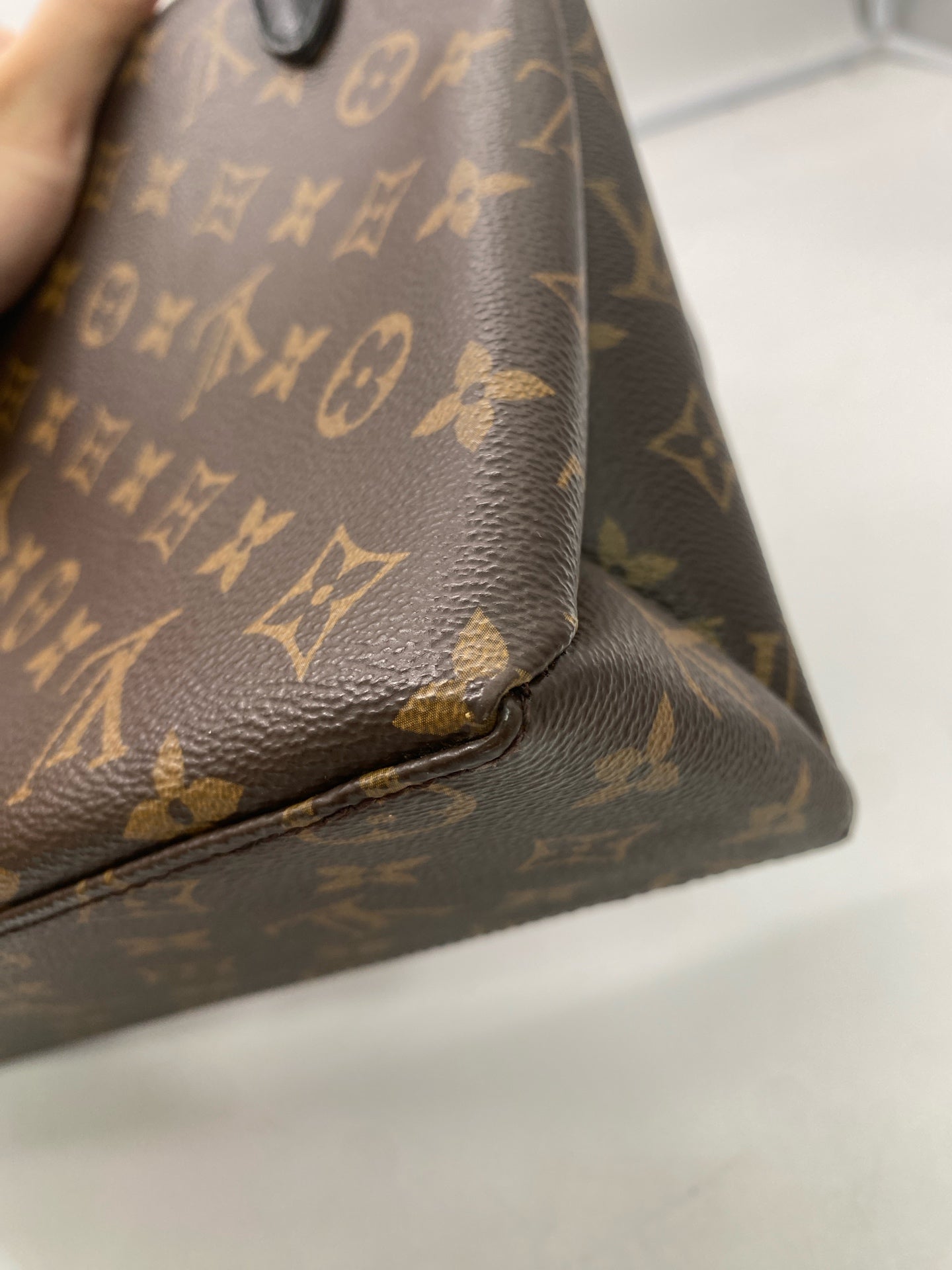 Louis Vuitton Messenger Bag
